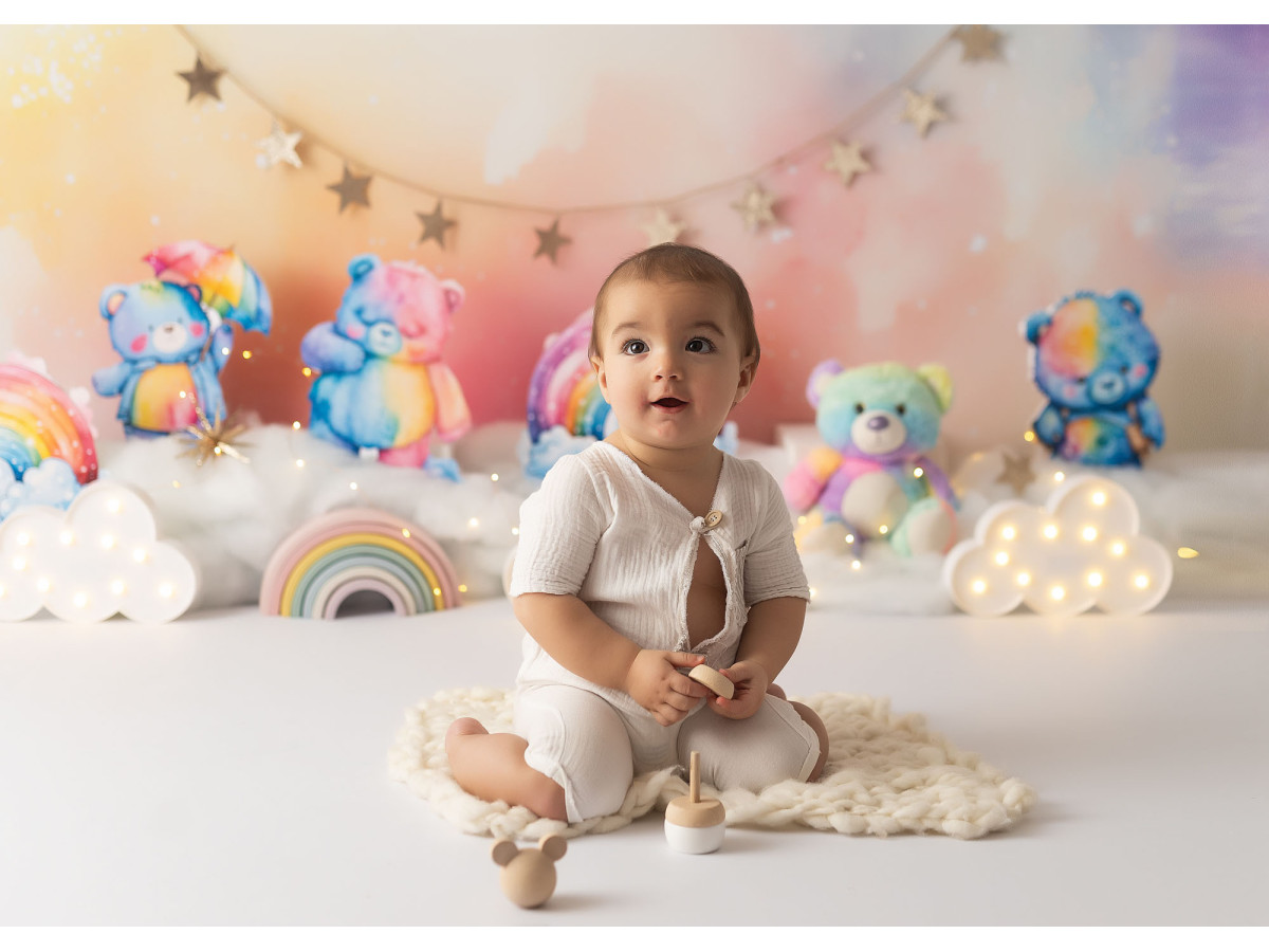 Baby & cake smash photo backdrop Bisous Arc en Ciel – colourful teddy bears with rainbows and garland | Colors&Drops