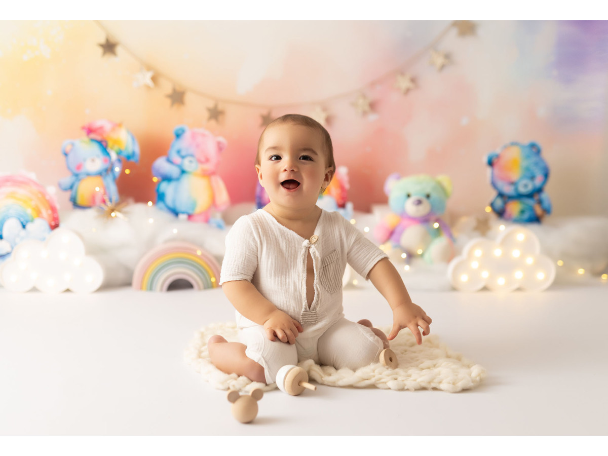 Baby & cake smash photo backdrop Bisous Arc en Ciel – colourful teddy bears with rainbows and garland | Colors&Drops