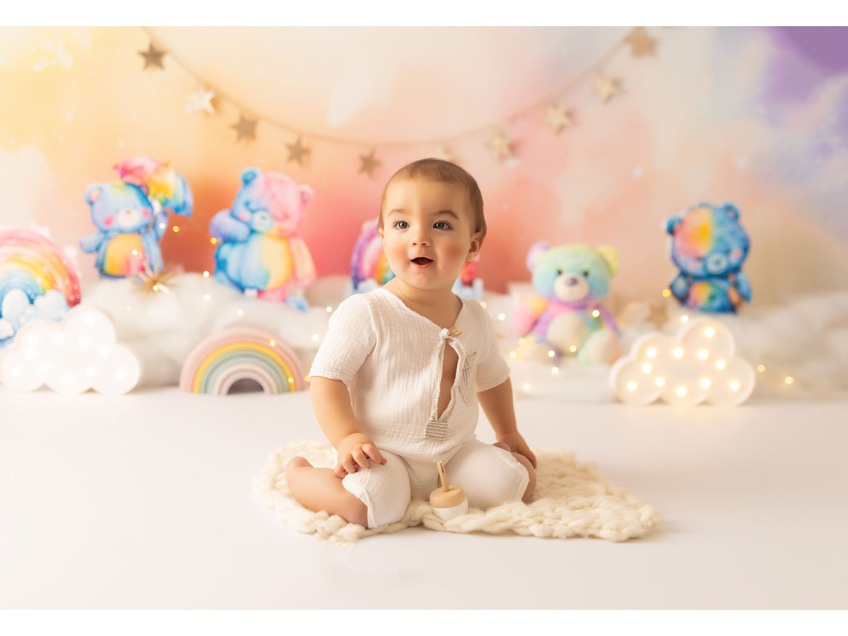Baby & cake smash photo backdrop Bisous Arc en Ciel – colourful teddy bears with rainbows and garland | Colors&Drops