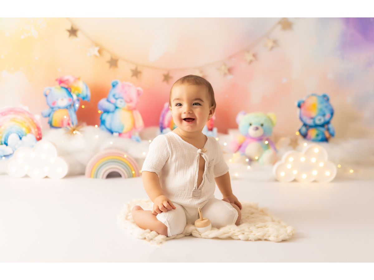 Baby & cake smash photo backdrop Bisous Arc en Ciel – colourful teddy bears with rainbows and garland | Colors&Drops