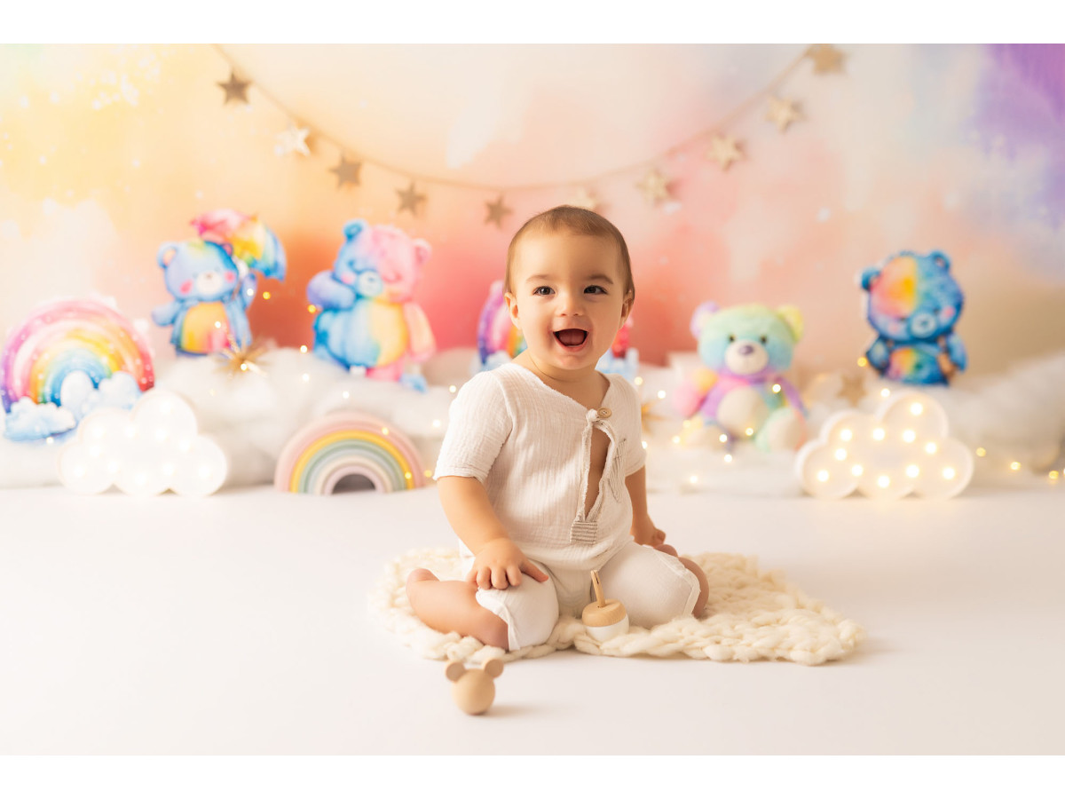 Baby & cake smash photo backdrop Bisous Arc en Ciel – colourful teddy bears with rainbows and garland | Colors&Drops