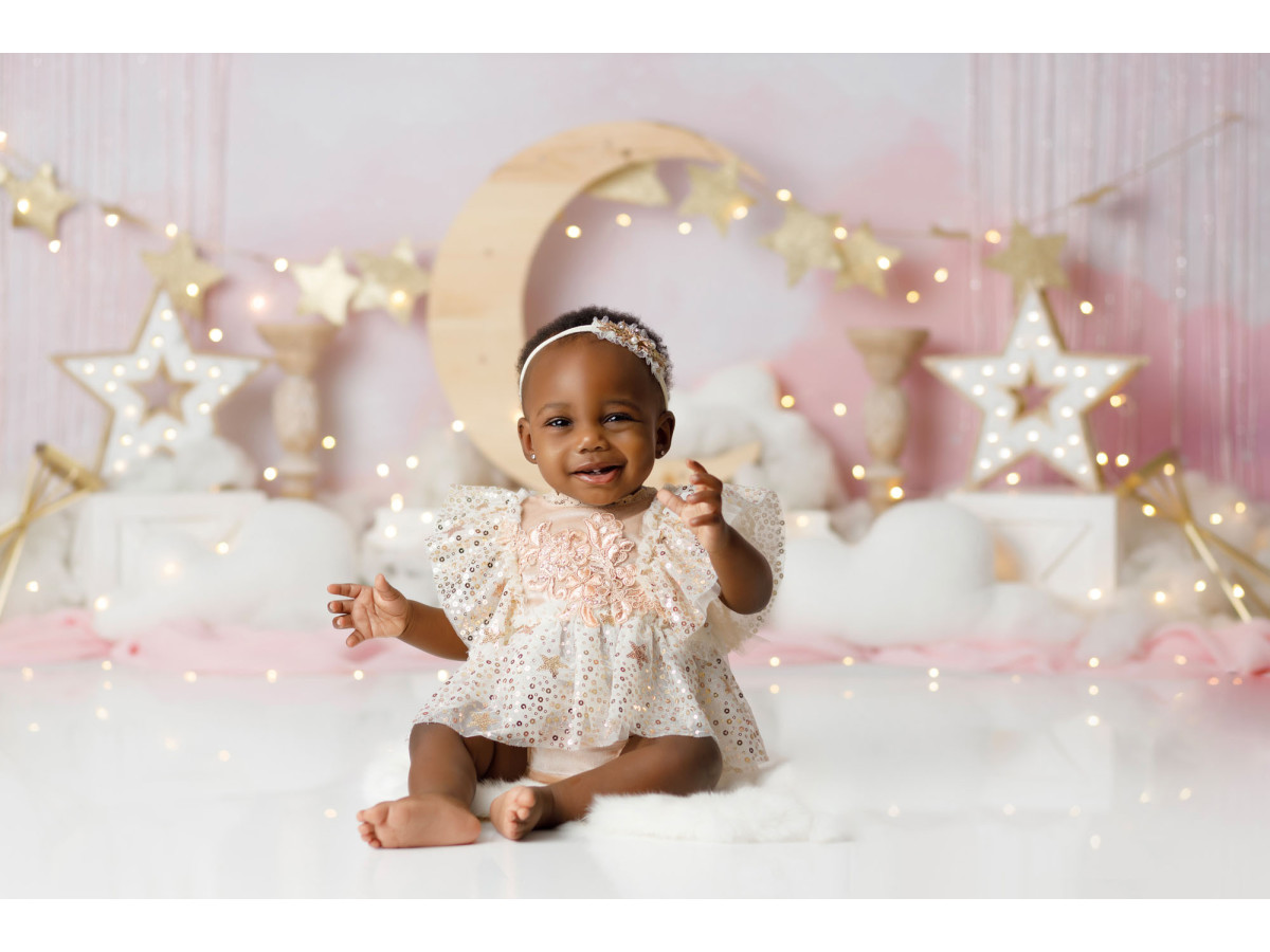 Fond photo bébé et smash cake Lune Rose – lune dorée et étoiles avec rideau argenté | Colors&Drops