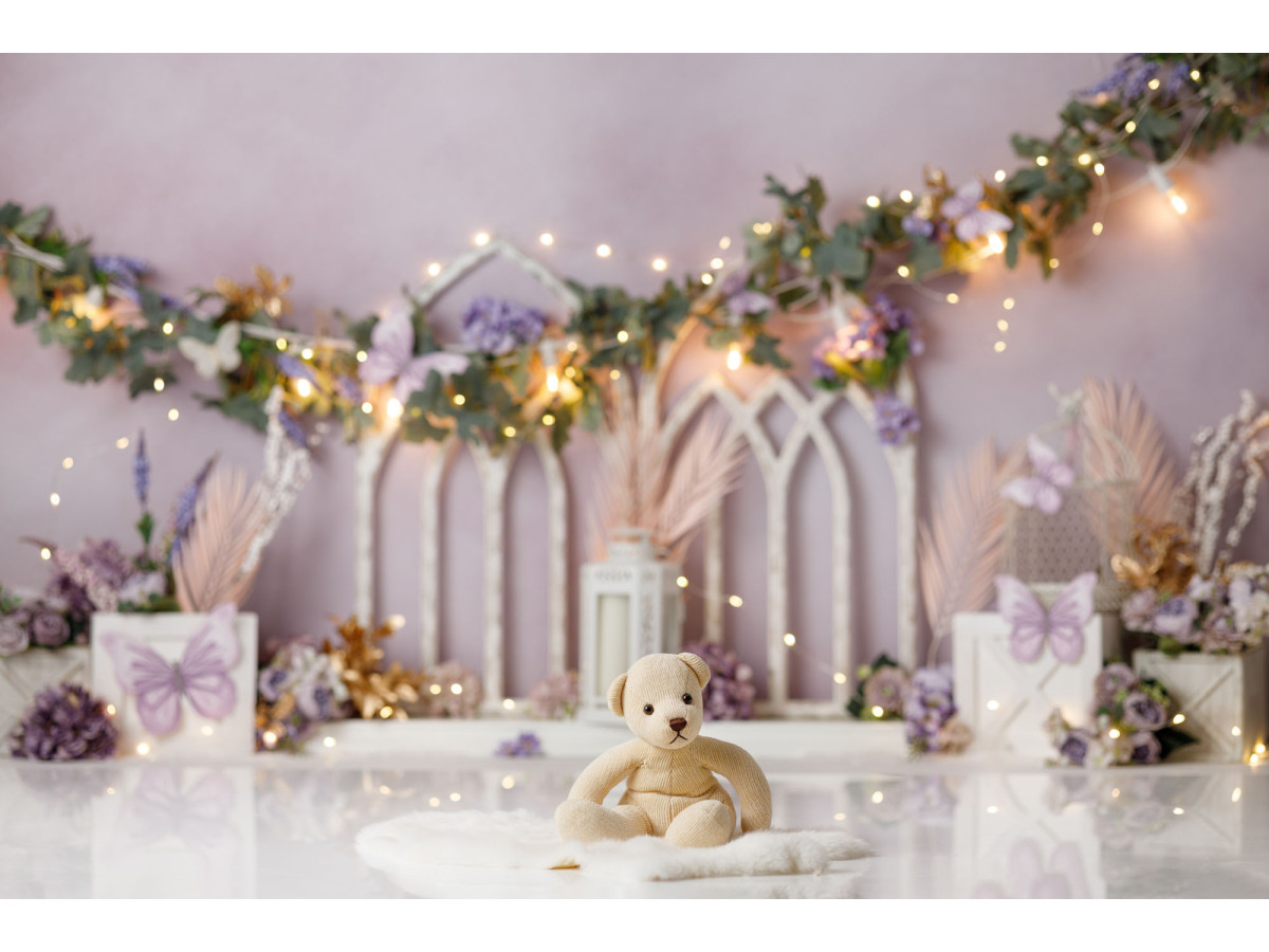 Baby & cake smash photo backdrop Linoa – white gothic arches with greenery garland | Colors&Drops