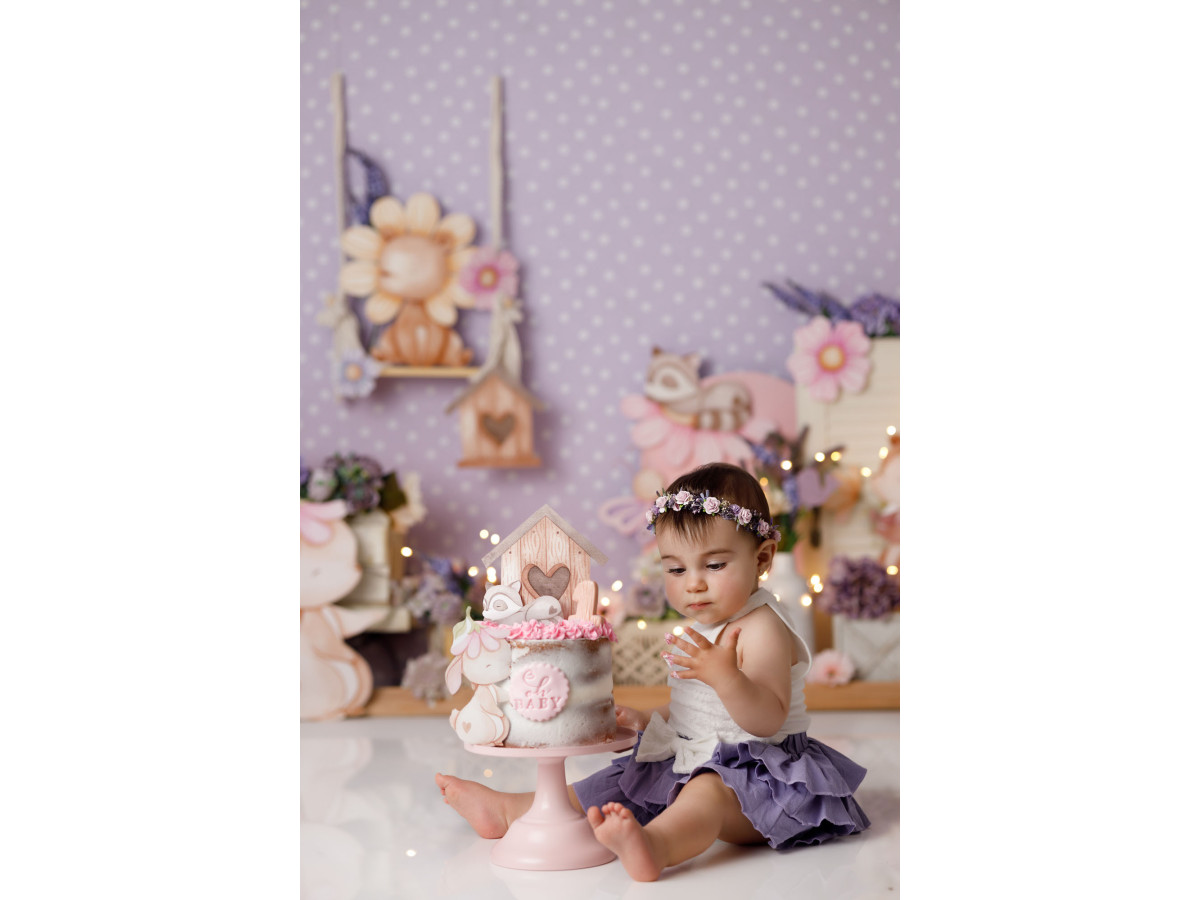 Fond photo bébé et smash cake Printemps – décor printemps avec écureuil, fleurs et balançoire | Colors&Drops