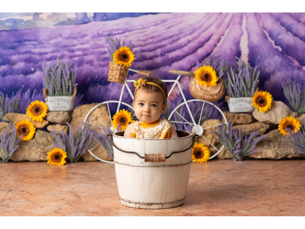 Fondo fotográfico de bebé y smash cake La Provence – campo de lavanda en Provenza con bicicleta y girasoles | Colors&Drops