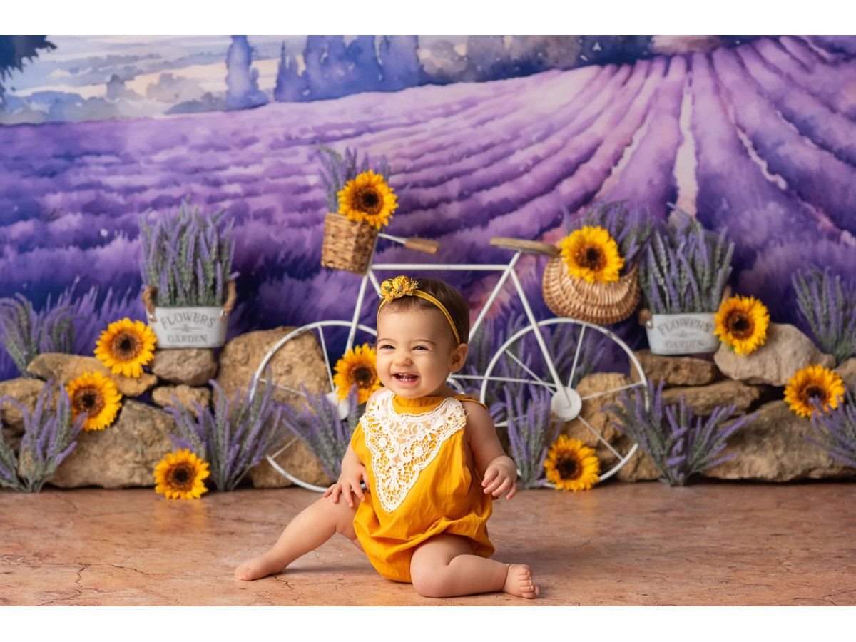 Fondo fotográfico de bebé y smash cake La Provence – campo de lavanda en Provenza con bicicleta y girasoles | Colors&Drops