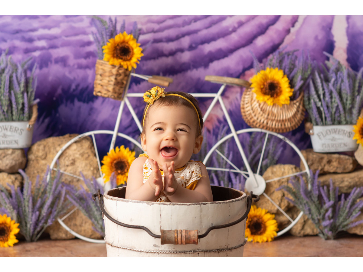 Fondo fotográfico de bebé y smash cake La Provence – campo de lavanda en Provenza con bicicleta y girasoles | Colors&Drops