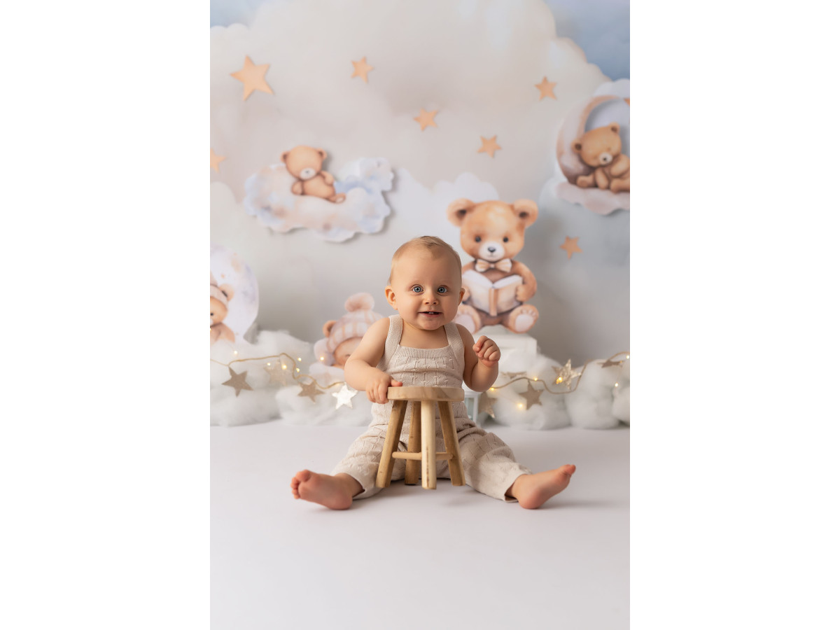Fondo fotográfico de bebé y smash cake Ours des Reves – osos de peluche dormidos entre nubes y estrellas | Colors&Drops