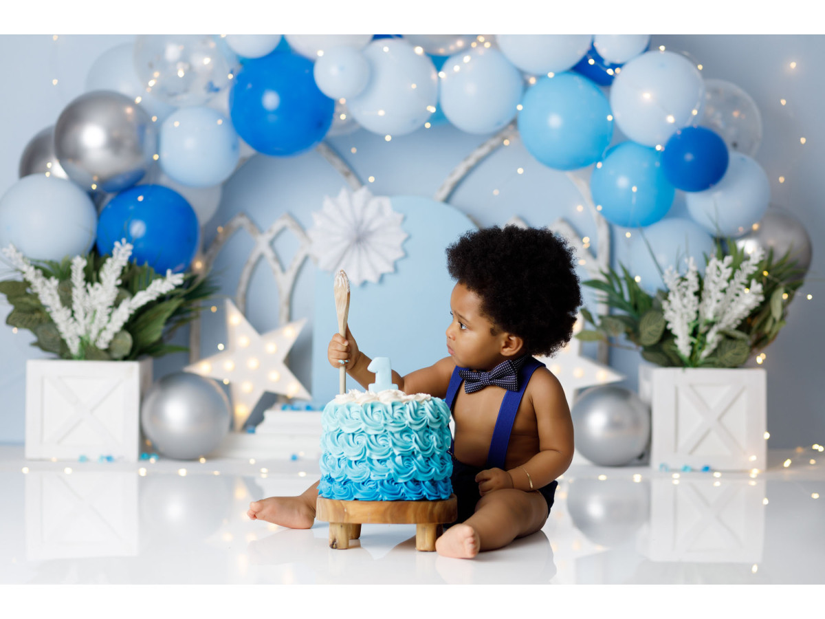 Fondo fotográfico de bebé y smash cake Blue and Silver – arco de globos azules y plateados con estrellas | Colors&Drops