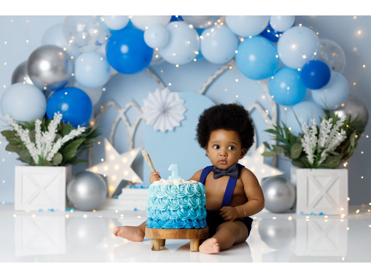 Fondo fotográfico de bebé y smash cake Blue and Silver – arco de globos azules y plateados con estrellas | Colors&Drops