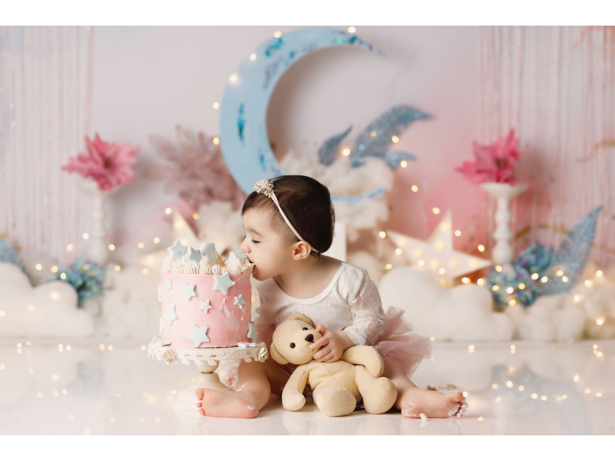 Fondo fotográfico de bebé y smash cake Blue Moon – luna azul y nubes con flores sobre fondo de acuarela | Colors&Drops