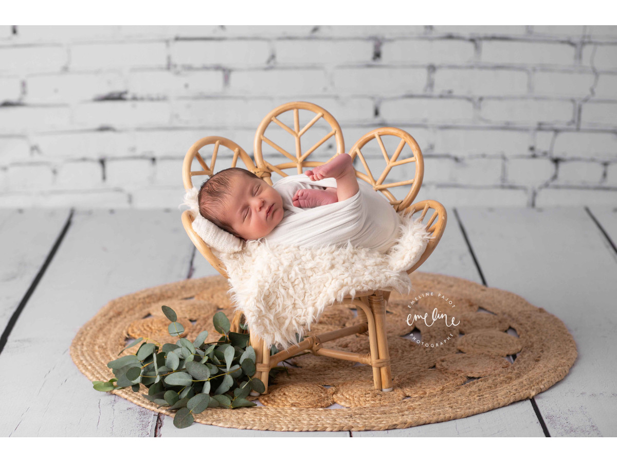 White textured photo backdrop Blanco – white painted brick wall | Colors&Drops