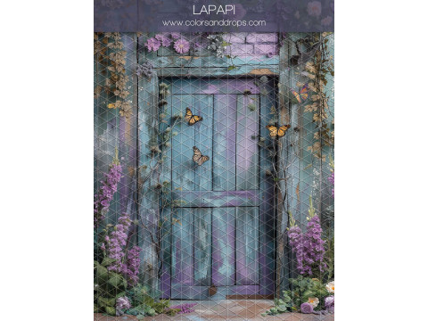 Fond photo grossesse et portrait Lapapi – vieille porte bleue avec papillons et fleurs violettes | Colors&Drops