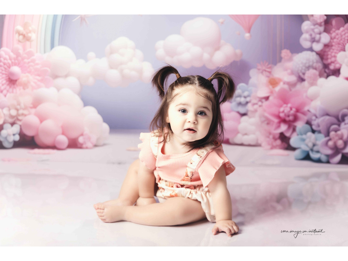 Baby & cake smash photo backdrop Giana – rainbow arch with flowers, clouds and hot air balloons | Colors&Drops