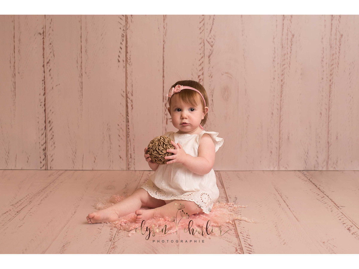 Photo floor Lewely – worn pinkish beige wooden planks | Colors&Drops