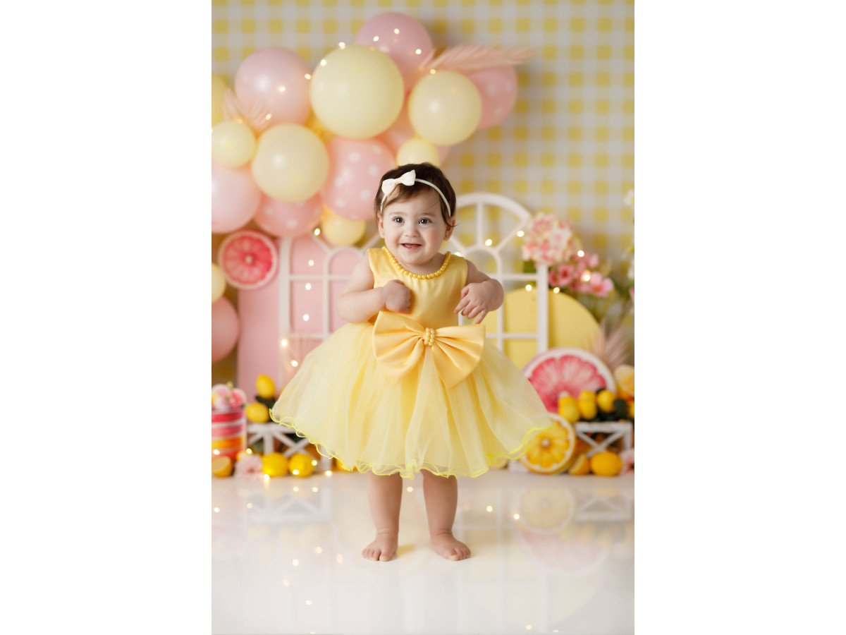 Fond photo bébé et smash cake Citronnade – ballons jaunes et roses avec agrumes et vichy | Colors&Drops