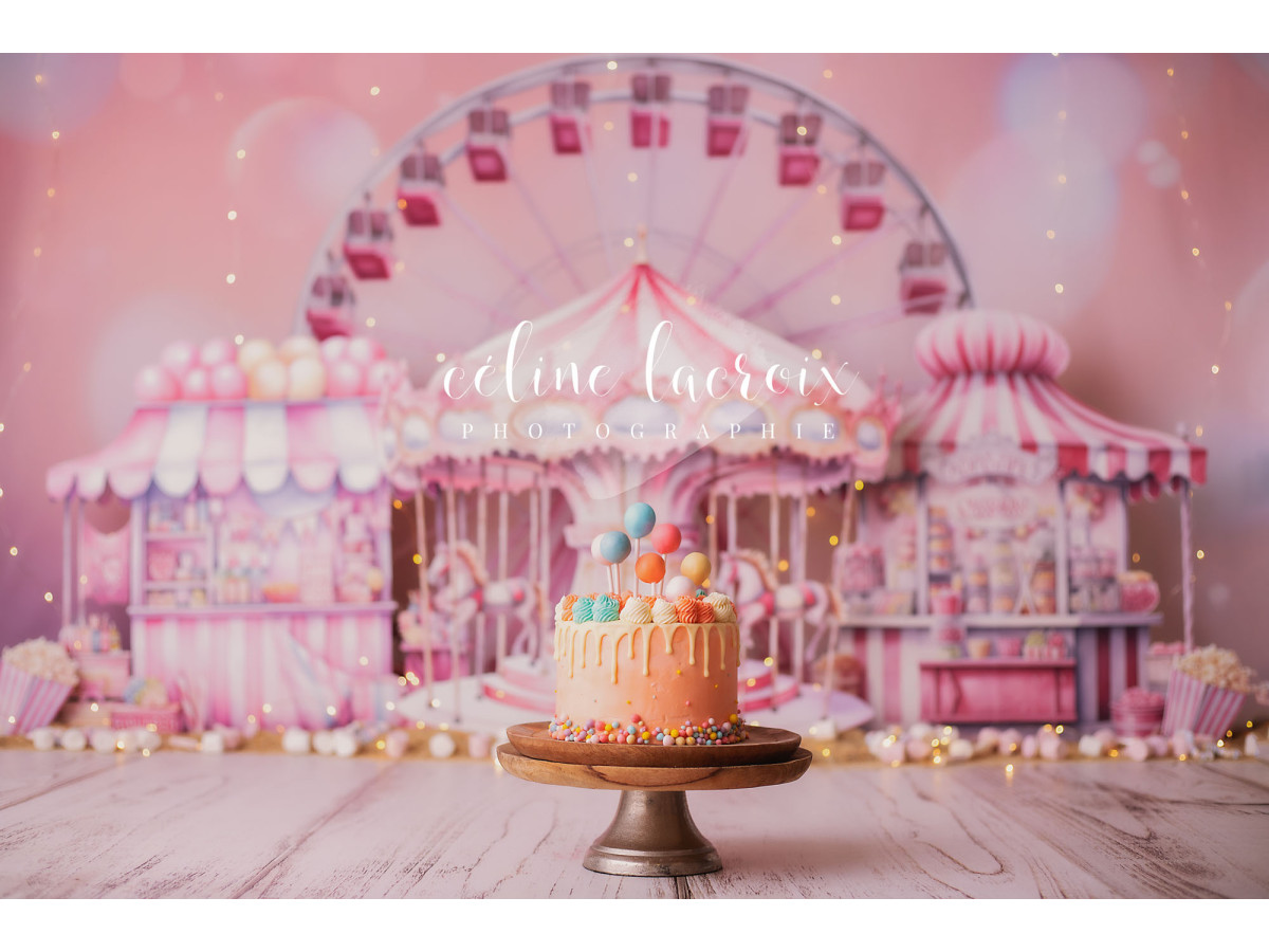 Fondo fotográfico de bebé y smash cake Sucrerie – feria rosa con tiovivo y noria | Colors&Drops