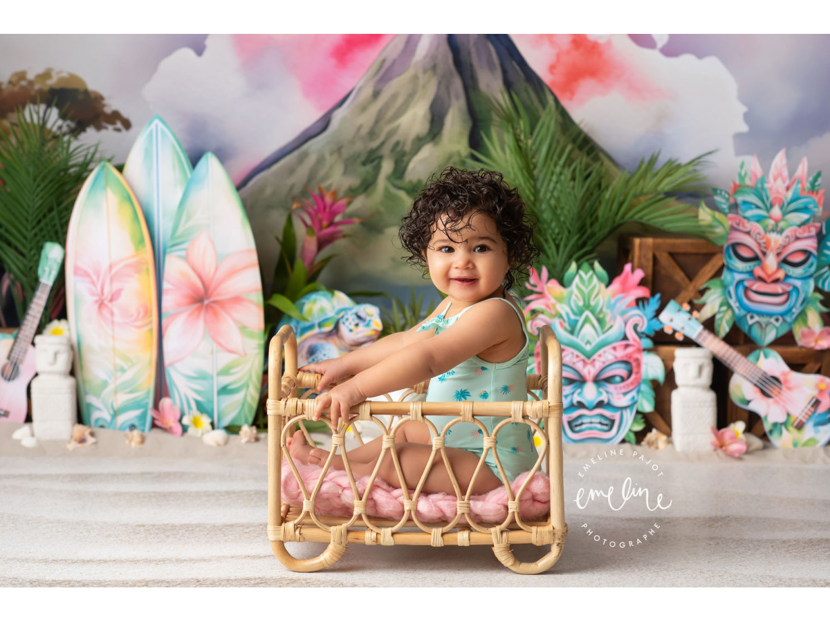 Baby & cake smash photo backdrop Tikitaka – tropical volcano with surfboards and tikis | Colors&Drops