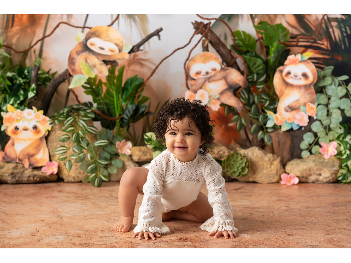Baby & cake smash photo backdrop Paresseux – sloths in the jungle with vines | Colors&Drops