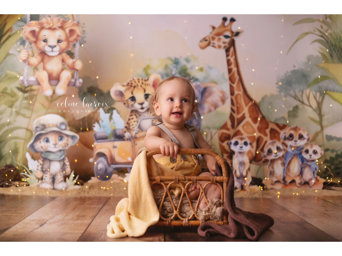 Fond photo bébé et smash cake Sahari – animaux de safari avec jeep et girafe | Colors&Drops
