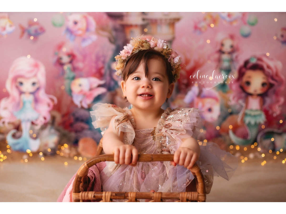 Baby & cake smash photo backdrop Mermaids Castel – mermaids in front of an underwater castle | Colors&Drops