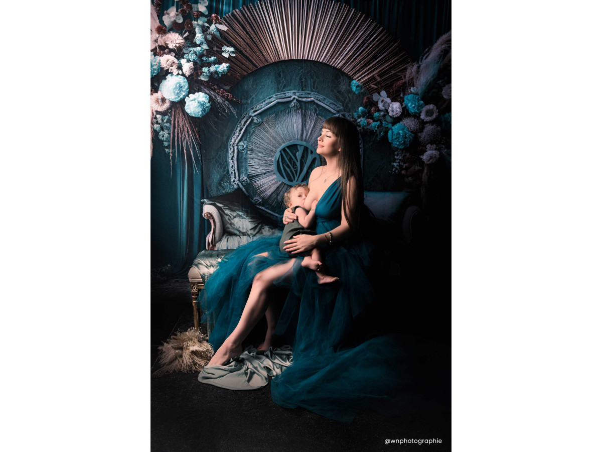 Mother's & Father's Day photo backdrop Pampa Blue – teal bench with pampas grass and turquoise flowers | Colors&Drops