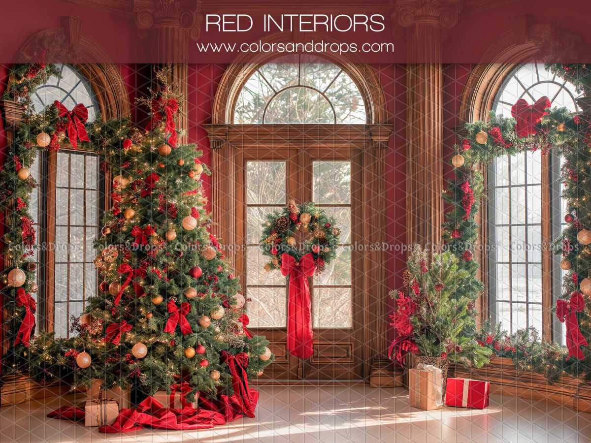 Fond photo de Noël Red Interiors – salon de Noël rouge avec sapin et grandes fenêtres | Colors&Drops