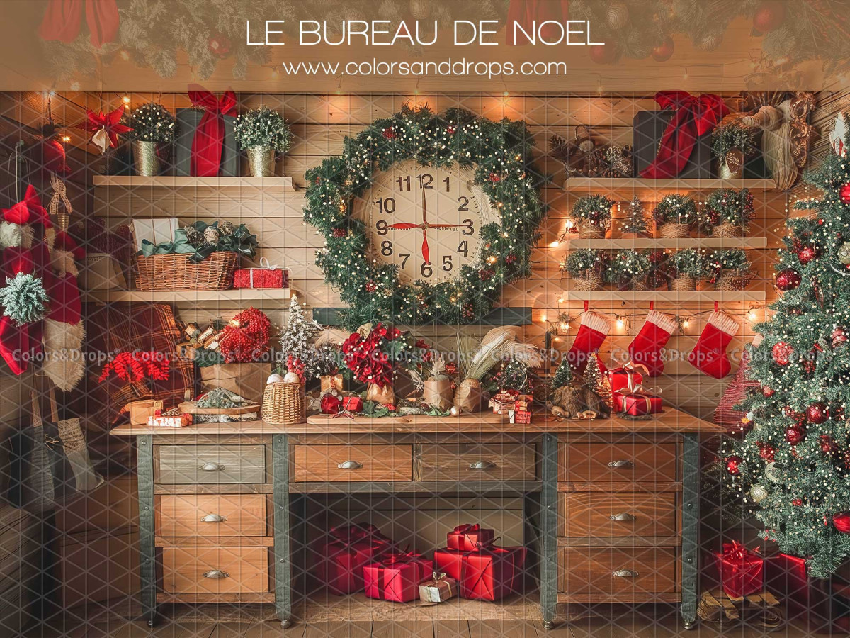 Fond photo Le Bureau de Noel – bureau du Père Noël avec horloge couronne et étagères | Colors&Drops