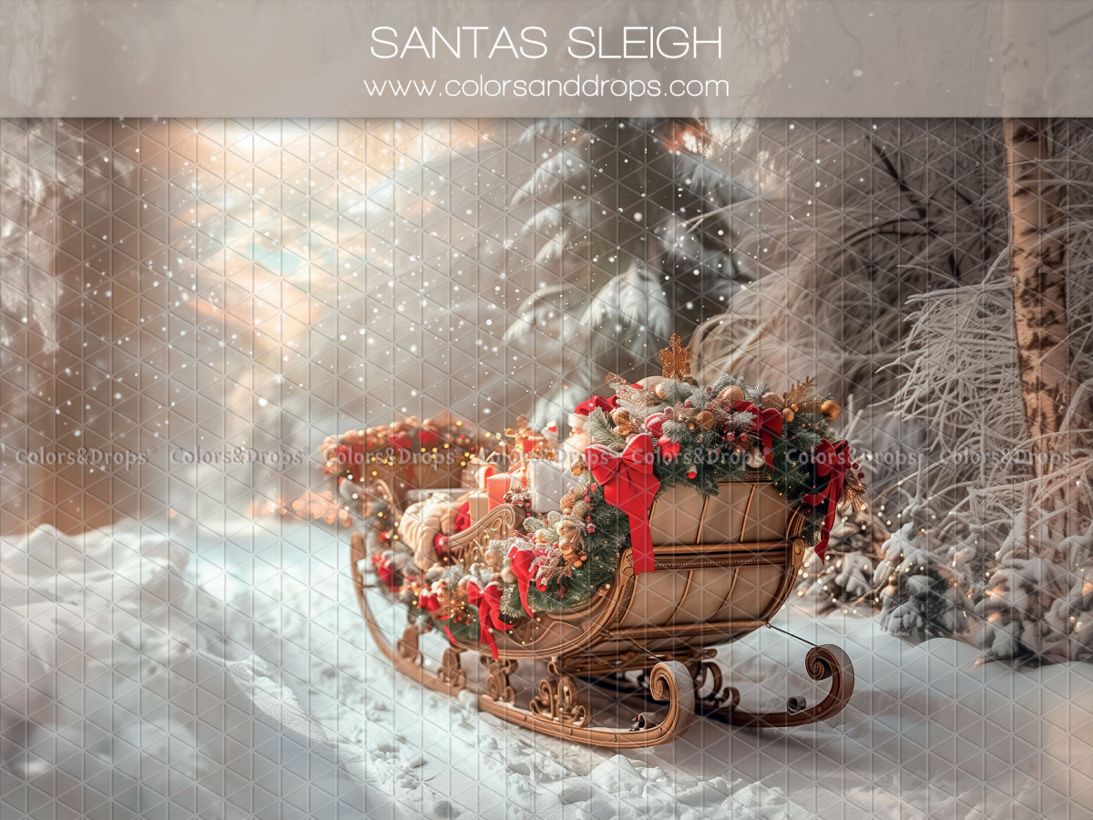 Fond photo de Noël Santa's Sleigh – traîneau du Père Noël avec cadeaux en forêt enneigée | Colors&Drops