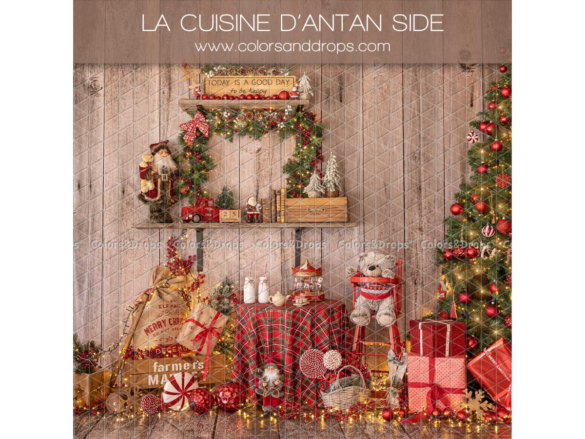 Fond photo latéral de Noël La Cuisine D'Antan Side – mur en bois avec couronne et cadeaux de Noël | Colors&Drops