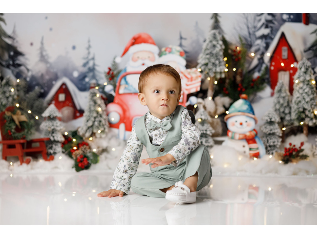 Christmas photo backdrop Tut Tut Santa – Santa's red car in a snowy village | Colors&Drops