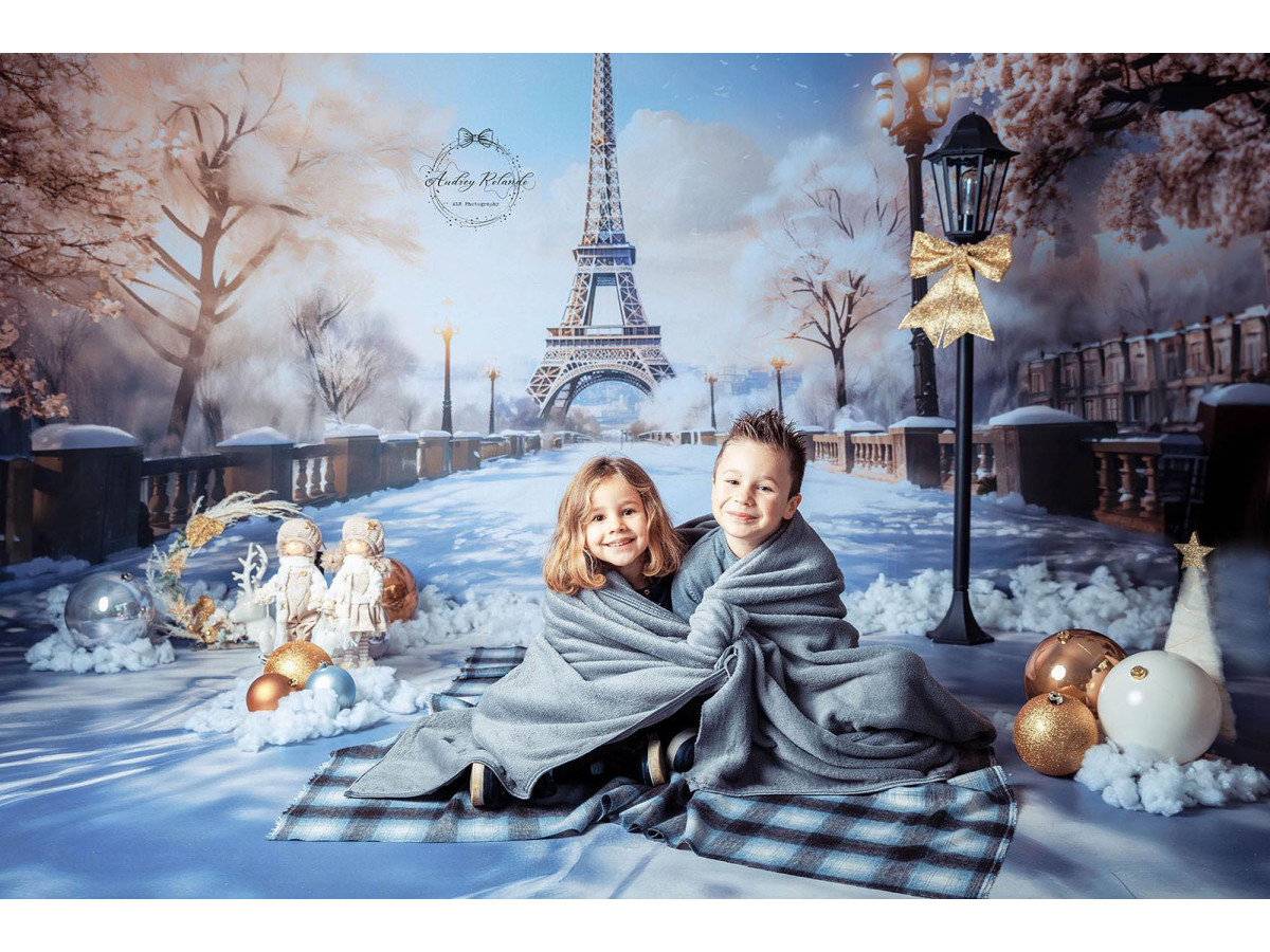 Christmas photo backdrop Paris des Neiges – snowy Paris with Eiffel Tower and street lamp | Colors&Drops