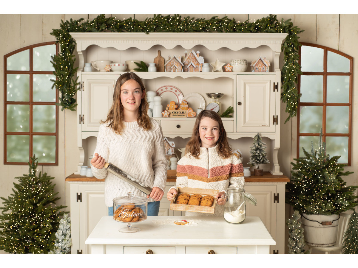 Fondo fotográfico de esquina de Navidad Ogreen Kitchen – cocina blanca navideña con suelo de madera | Colors&Drops