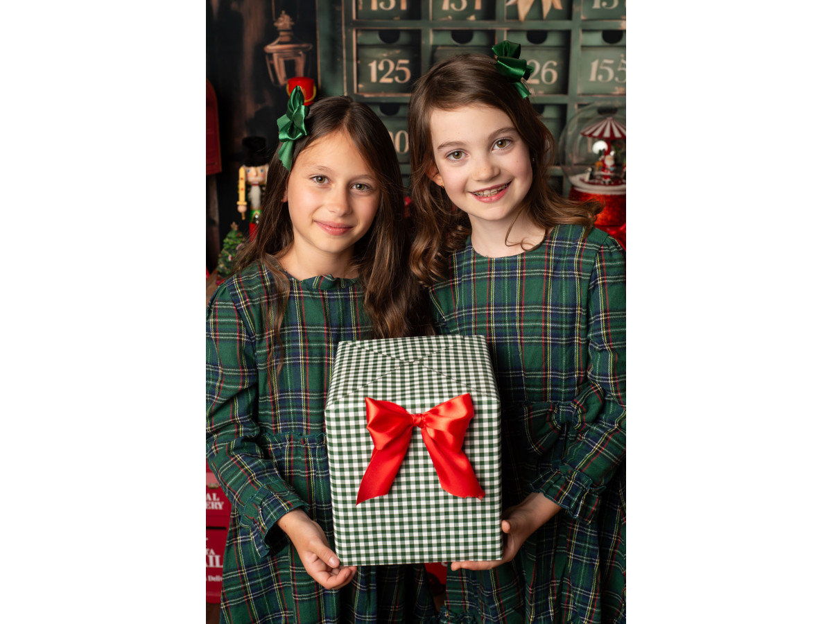 Fond photo de Noël Santas Workshop – atelier du Père Noël avec casse-noisettes et établi | Colors&Drops