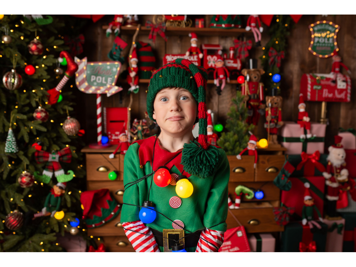 Fondo fotográfico lateral de Navidad L'Atelier des Lutins Farceurs Side – estantería de duendes con lazos rojos | Colors&Drops