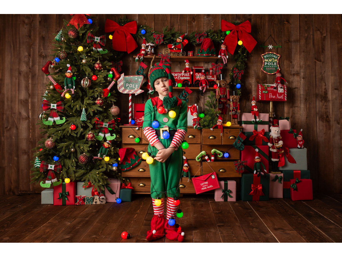 Fondo fotográfico lateral de Navidad L'Atelier des Lutins Farceurs Side – estantería de duendes con lazos rojos | Colors&Drops
