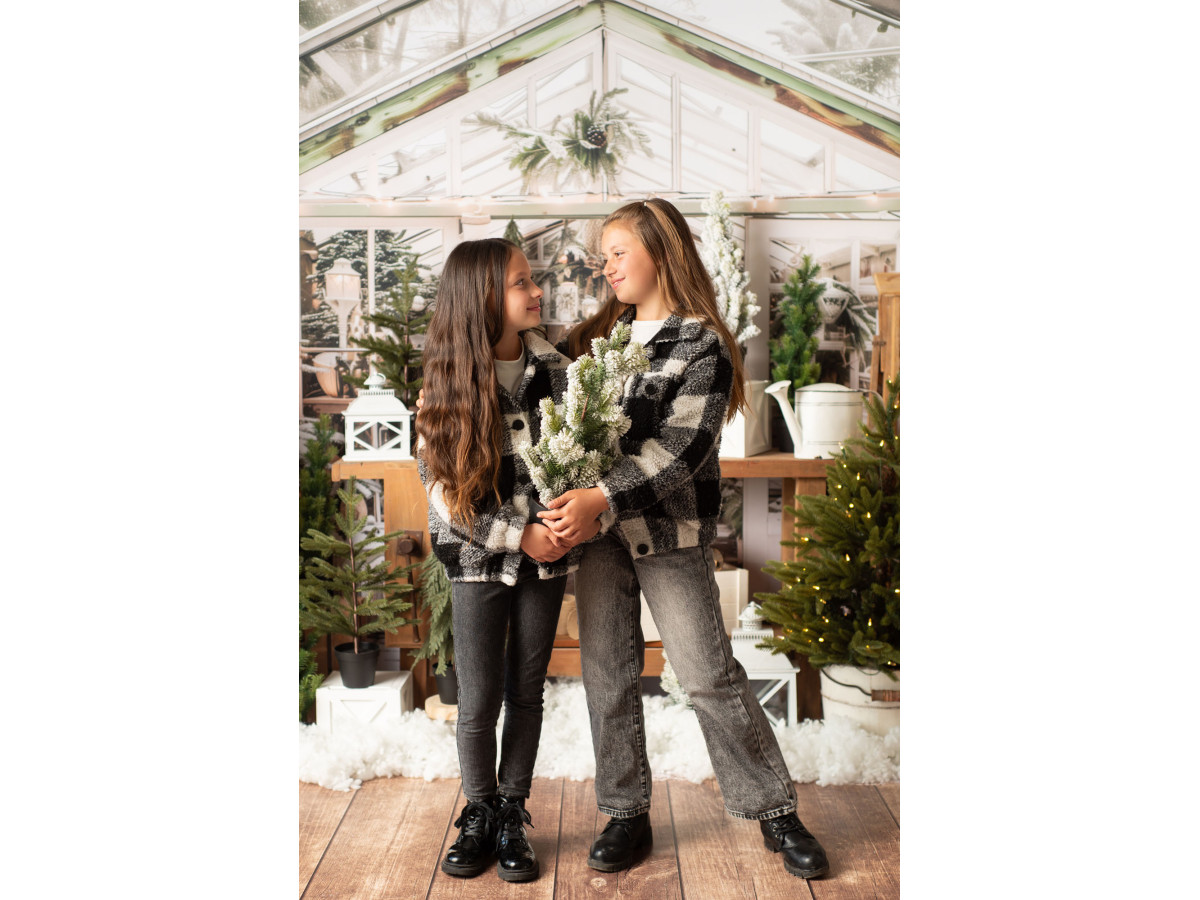 Corner photo backdrop La Serre de Noel – Christmas greenhouse with snowy floor | Colors&Drops
