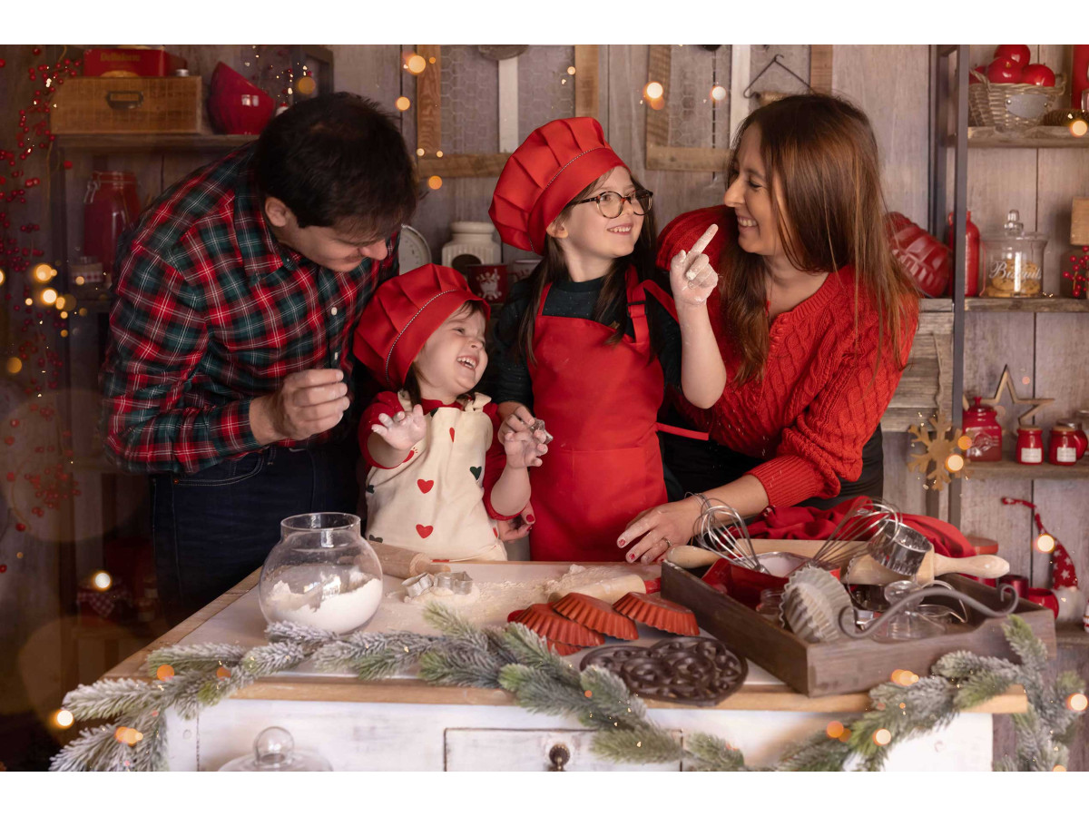 Fond photo de Noël La Cuisine D'Antan – cuisine d'antan en bois décorée pour Noël | Colors&Drops