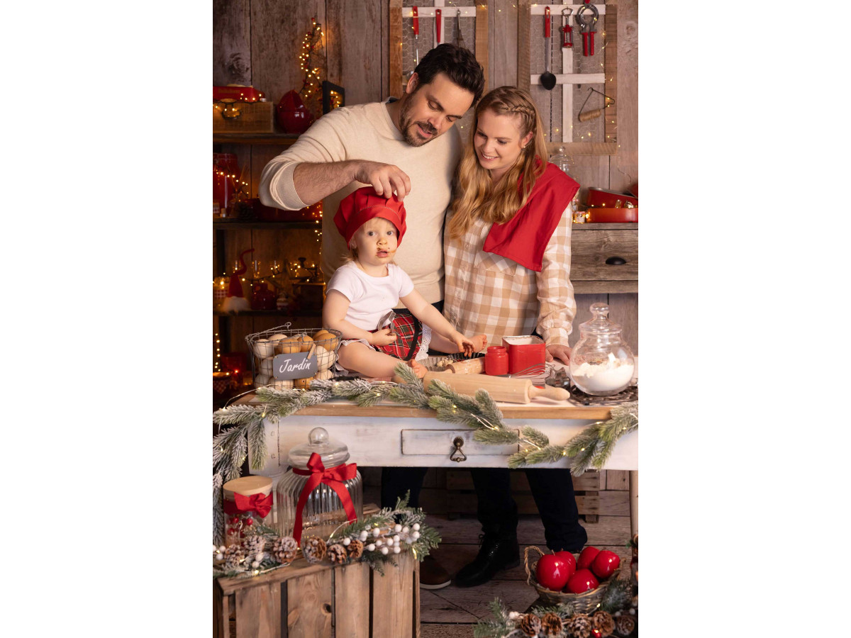 Fond photo latéral de Noël La Cuisine D'Antan Side – mur en bois avec couronne et cadeaux de Noël | Colors&Drops
