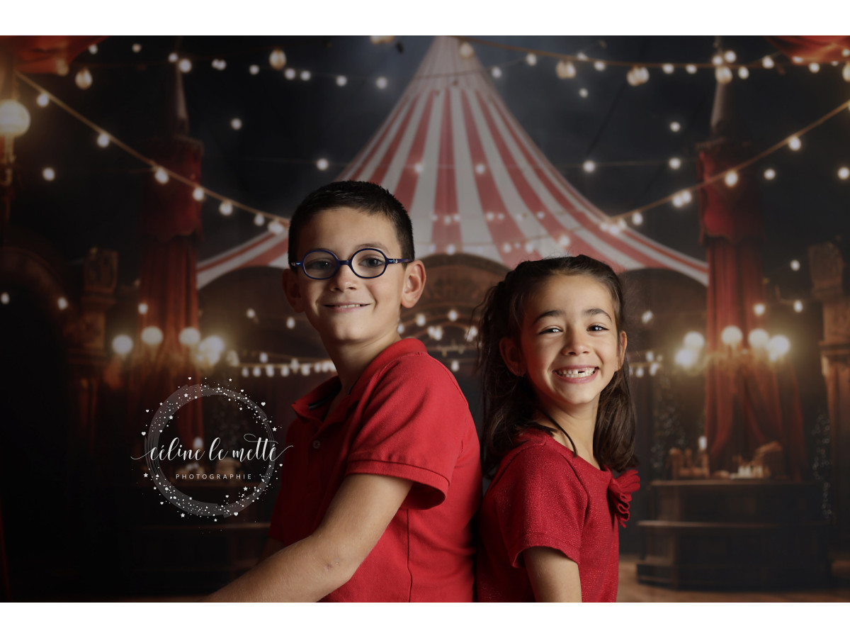 Corner photo backdrop Christmas Circus + New Red Lake – Christmas circus room set with wooden floor | Colors&Drops