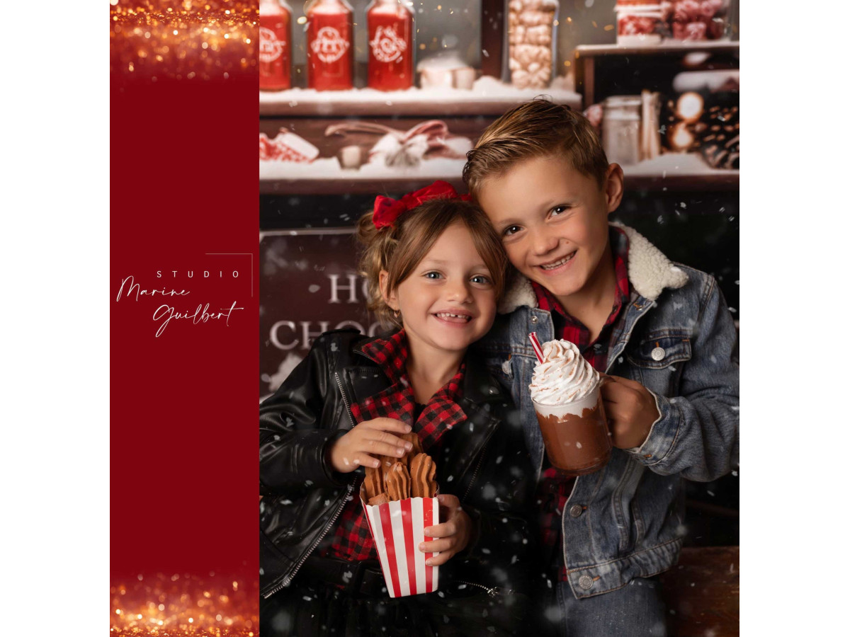 Fond photo d'angle de Noël Hotty Chocolate – stand de chocolat chaud avec sol enneigé | Colors&Drops