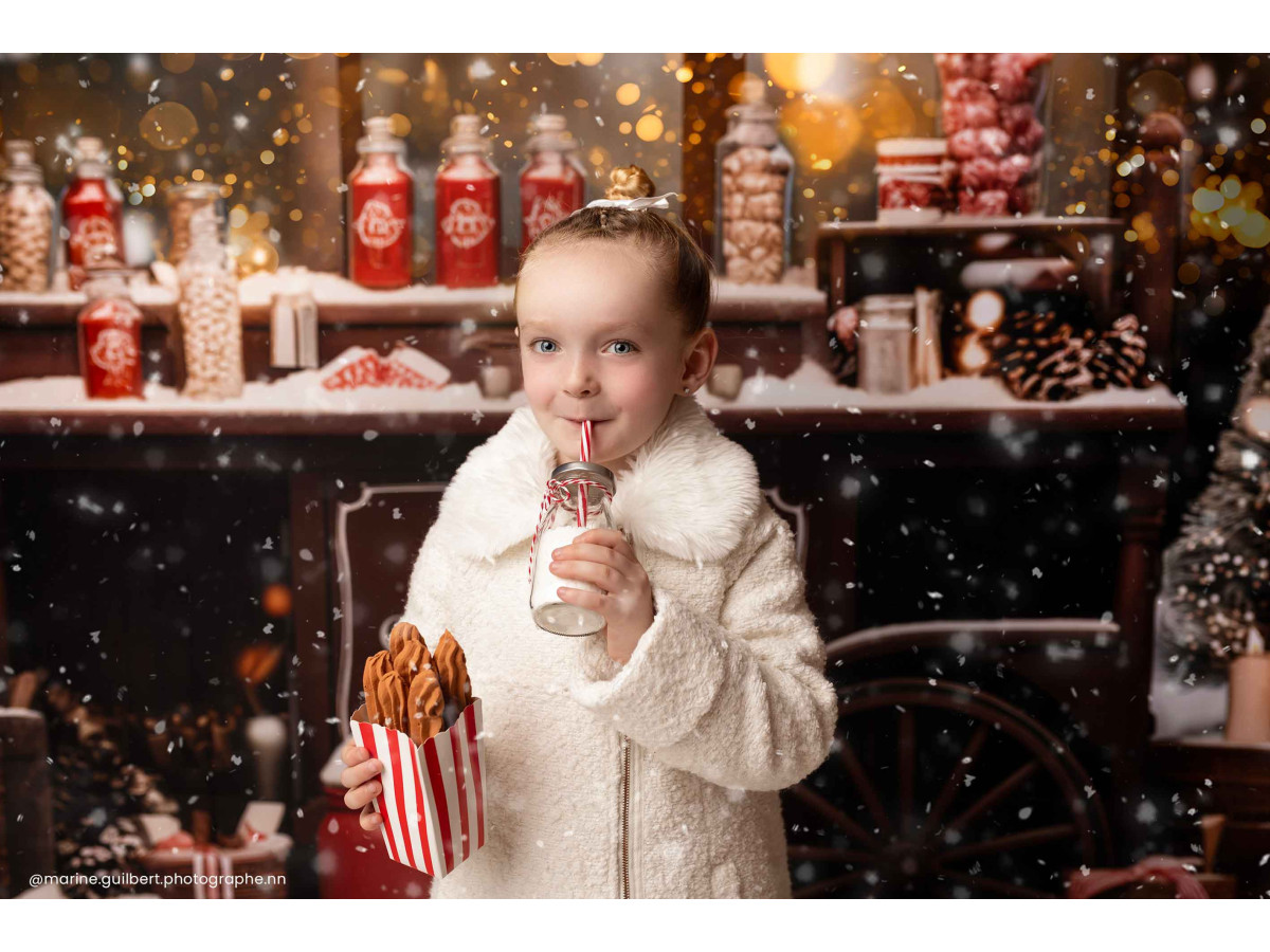 Fond photo d'angle de Noël Hotty Chocolate – stand de chocolat chaud avec sol enneigé | Colors&Drops