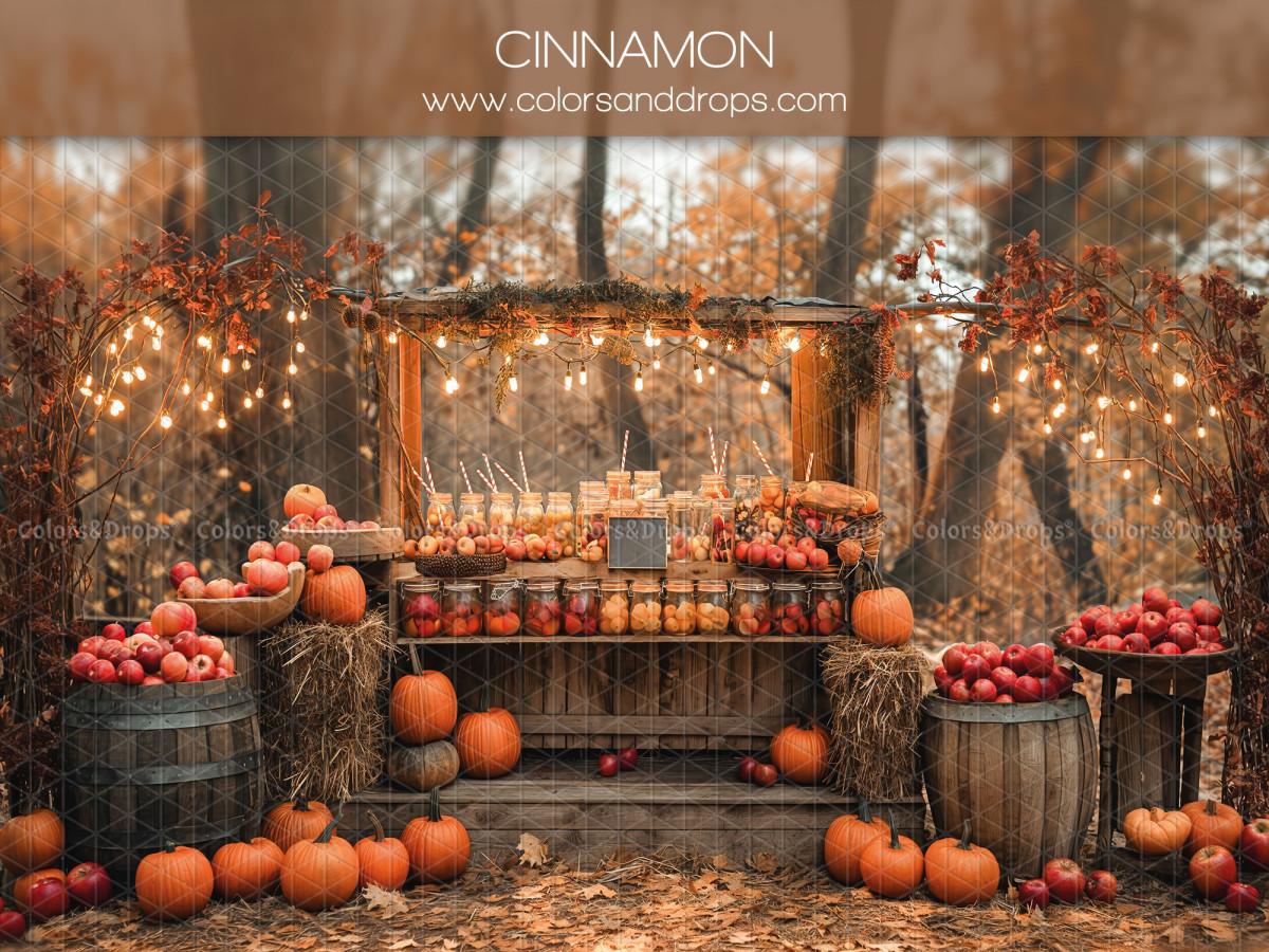 Fondo fotográfico de bebé y smash cake Cinnamon – puesto de manzanas y calabazas en un bosque otoñal | Colors&Drops