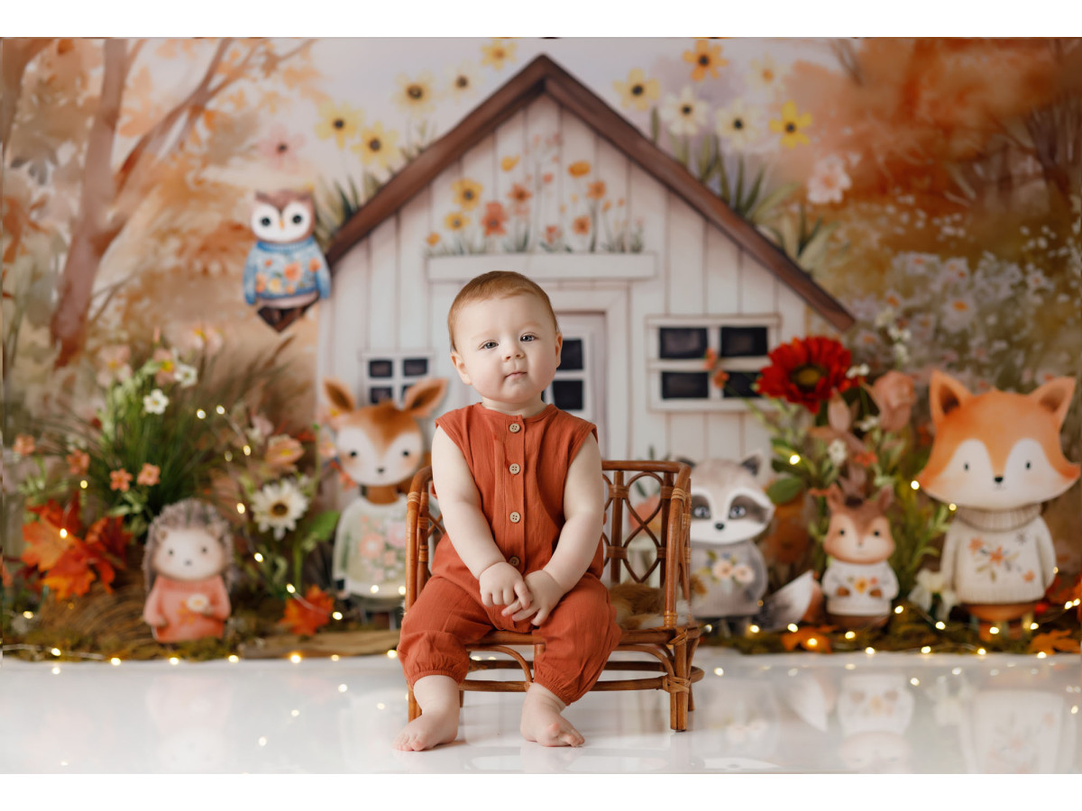 Fondo fotográfico de bebé y smash cake Les Amis de la Foret – casita blanca con animales del bosque | Colors&Drops