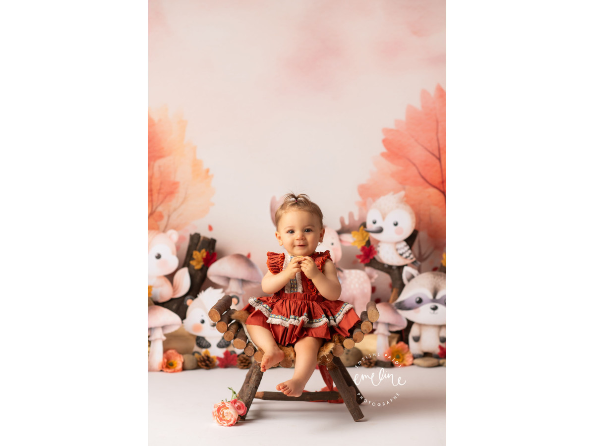 Fond photo bébé et smash cake La Foret de L'Elan – élan et animaux de la forêt sous arbres orangés | Colors&Drops