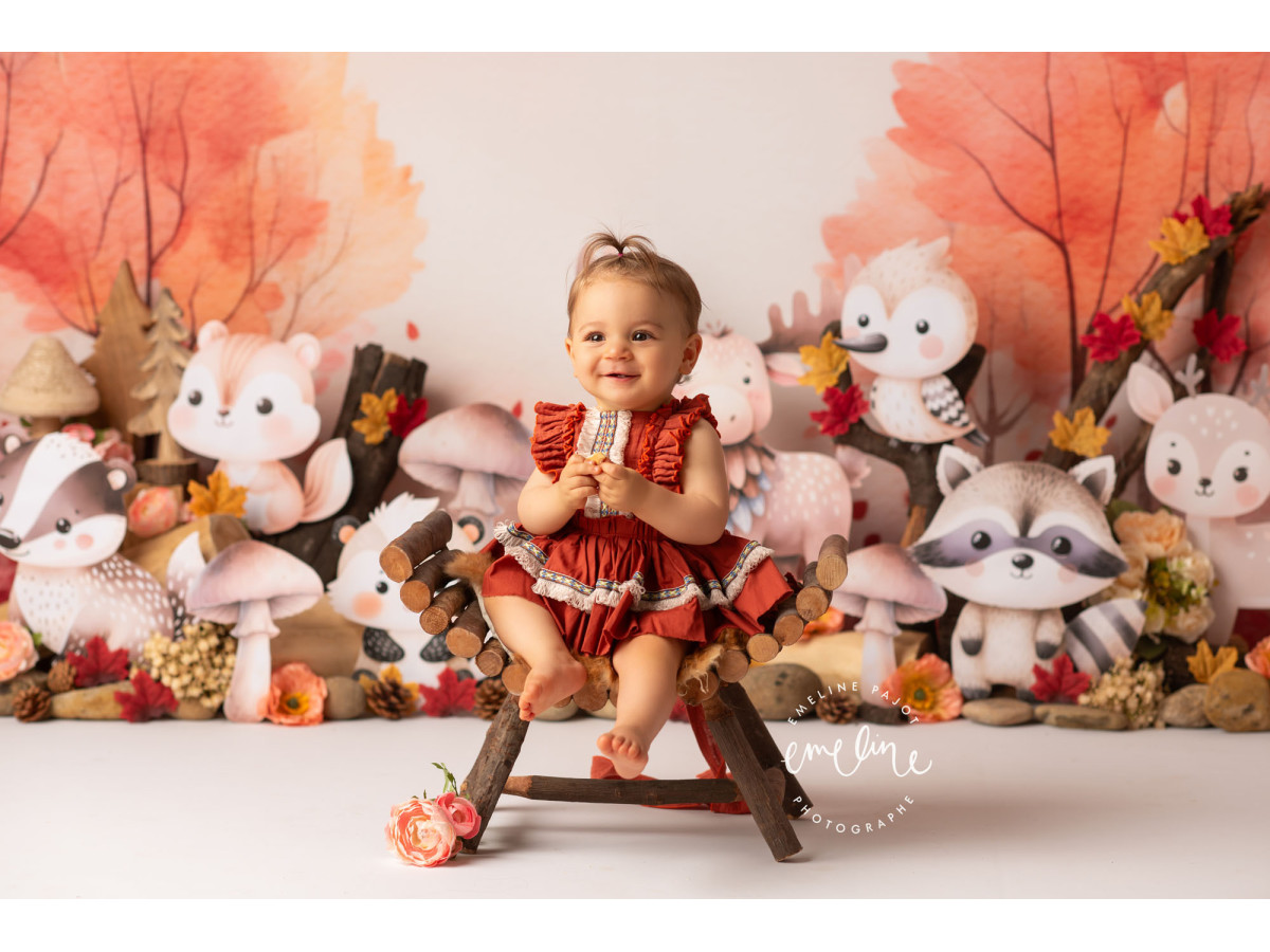 Fond photo bébé et smash cake La Foret de L'Elan – élan et animaux de la forêt sous arbres orangés | Colors&Drops