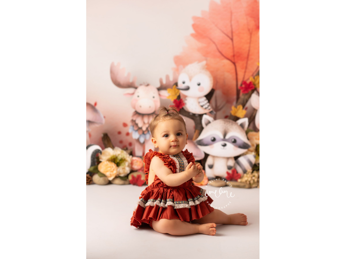 Fond photo bébé et smash cake La Foret de L'Elan – élan et animaux de la forêt sous arbres orangés | Colors&Drops
