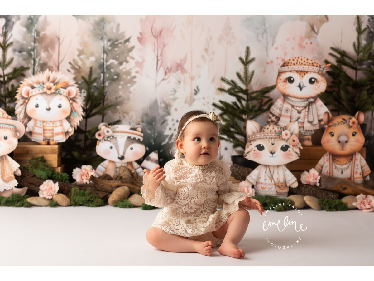 Fondo fotográfico de bebé y smash cake Indy Forest – animales del bosque en un bosque brumoso | Colors&Drops