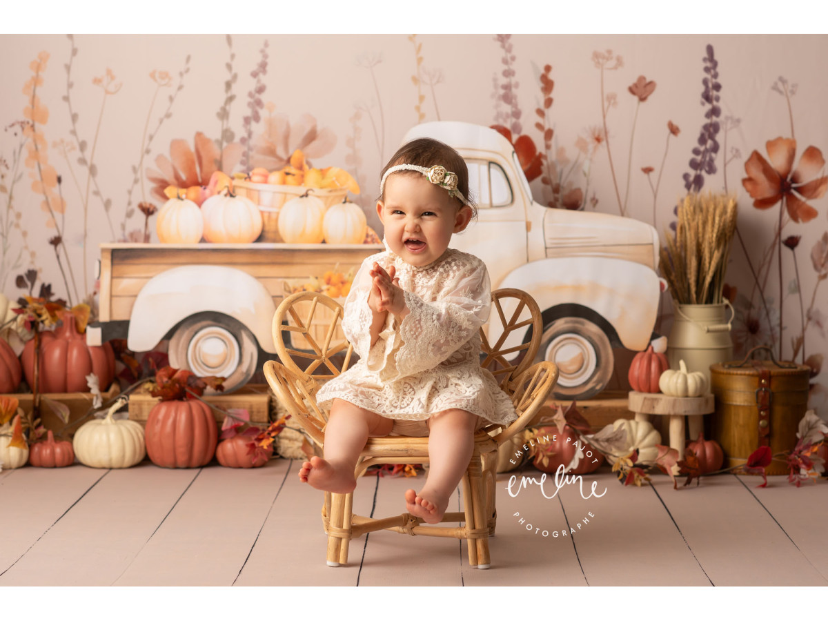 Fondo fotográfico de bebé y smash cake Pumpkin Truck – camioneta vintage cargada de calabazas | Colors&Drops