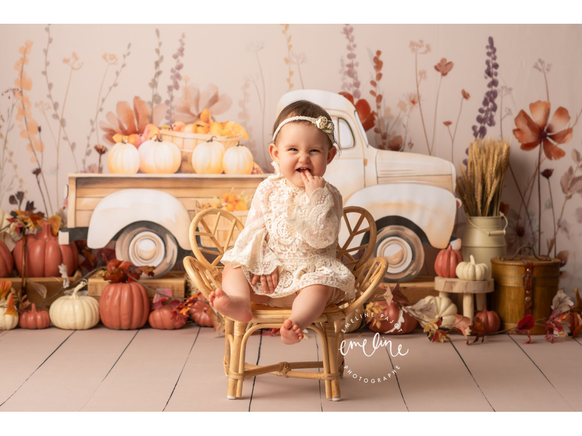 Fondo fotográfico de bebé y smash cake Pumpkin Truck – camioneta vintage cargada de calabazas | Colors&Drops